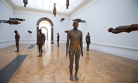 ANTONY GORMLEY HEYKELLERİ