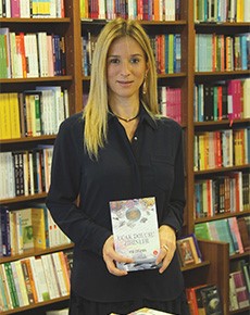 AYŞE ÖZGENER "UÇAK DOLUSU ZİHİNLER"